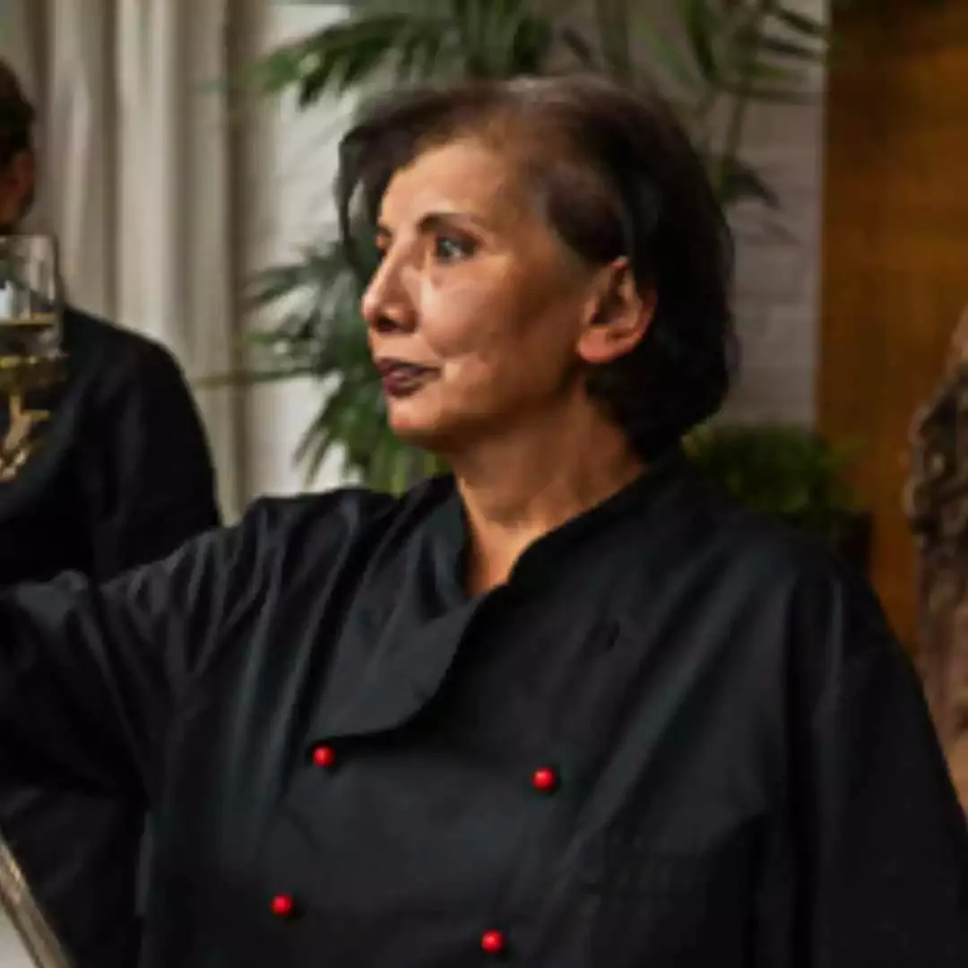 Fauzia Henkel, Geschäftsleitung